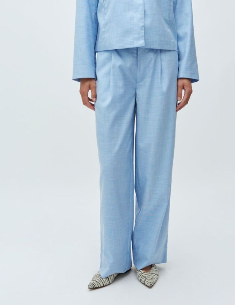 62540837 Classic Blue Me