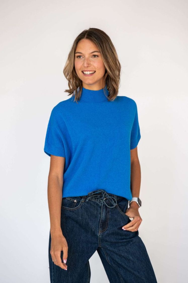  BRIGHT BLUE