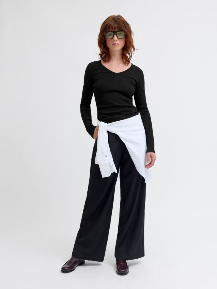 12280146 4795899 Black
