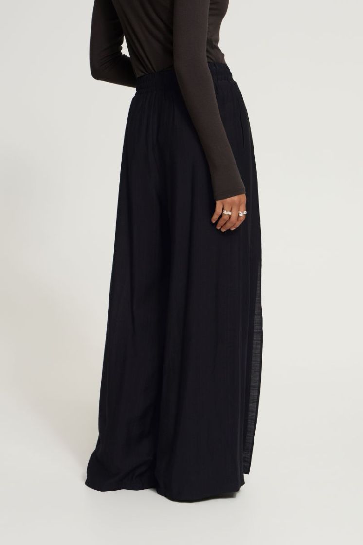  194008 Black