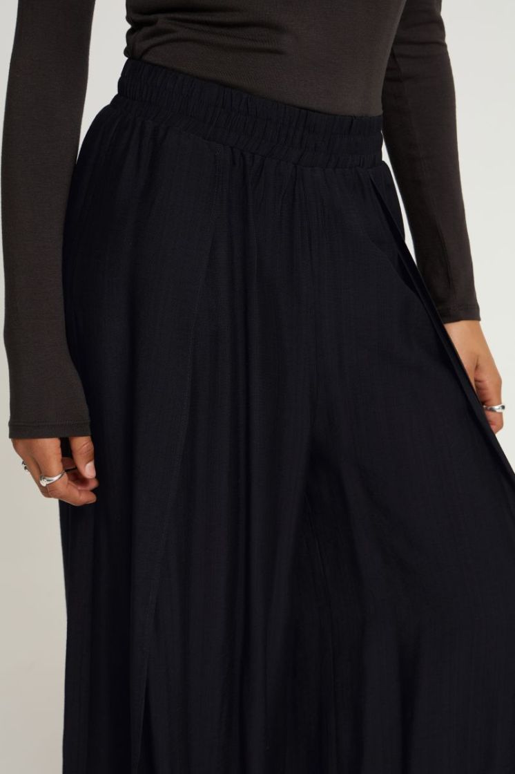  194008 Black